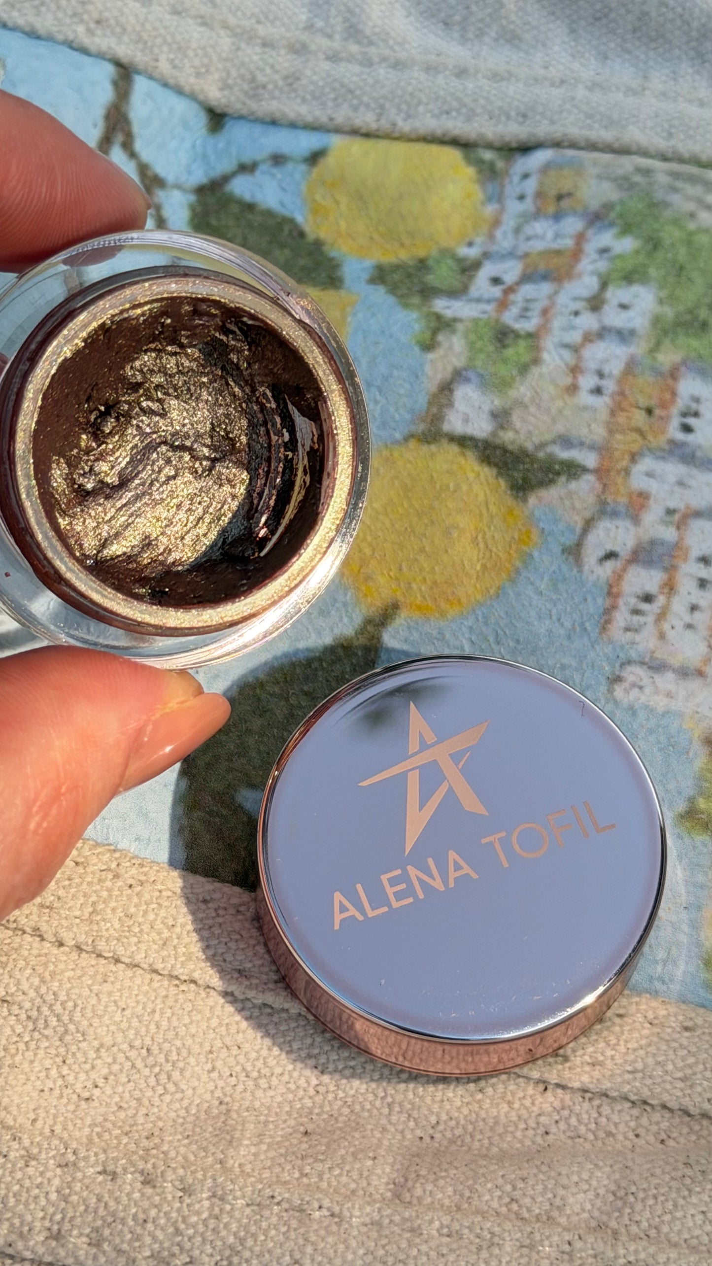 LUXQUISITE Silky Butter Eyeshadow - HOLIDAY