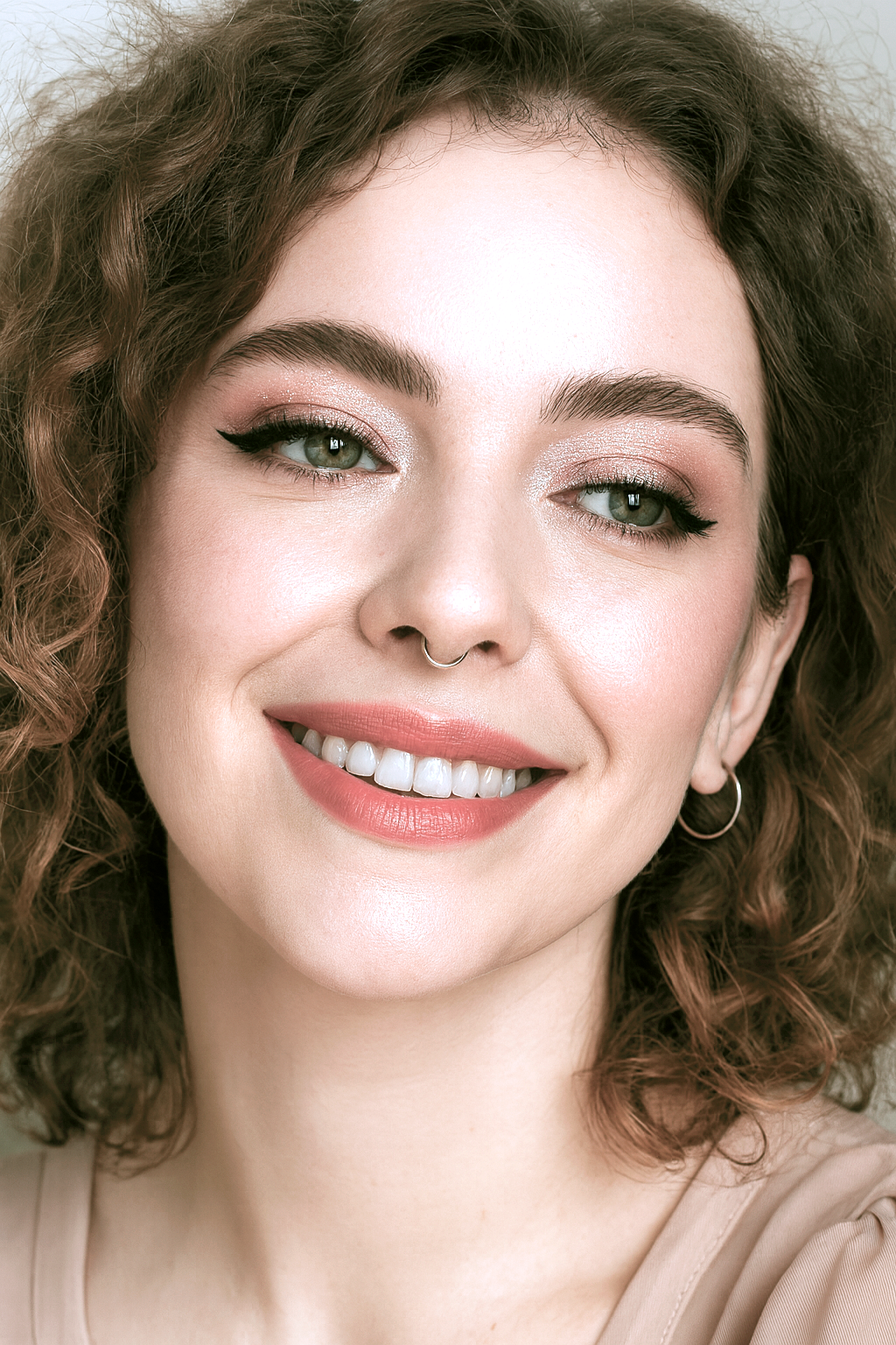 DIVINE LUXquisite cream-to-butter sparkly eyeshadow 3 g